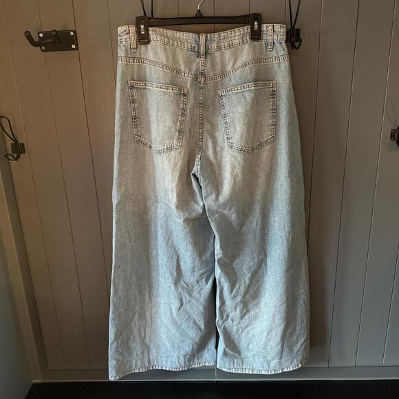 Light wash super wide leg jeans #denim #wideleg - Picture 3 of 4
